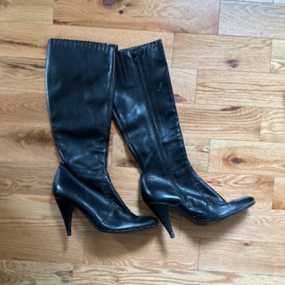 Black leather boots with high heels and western scallop and stitching - Picture 1 of 1